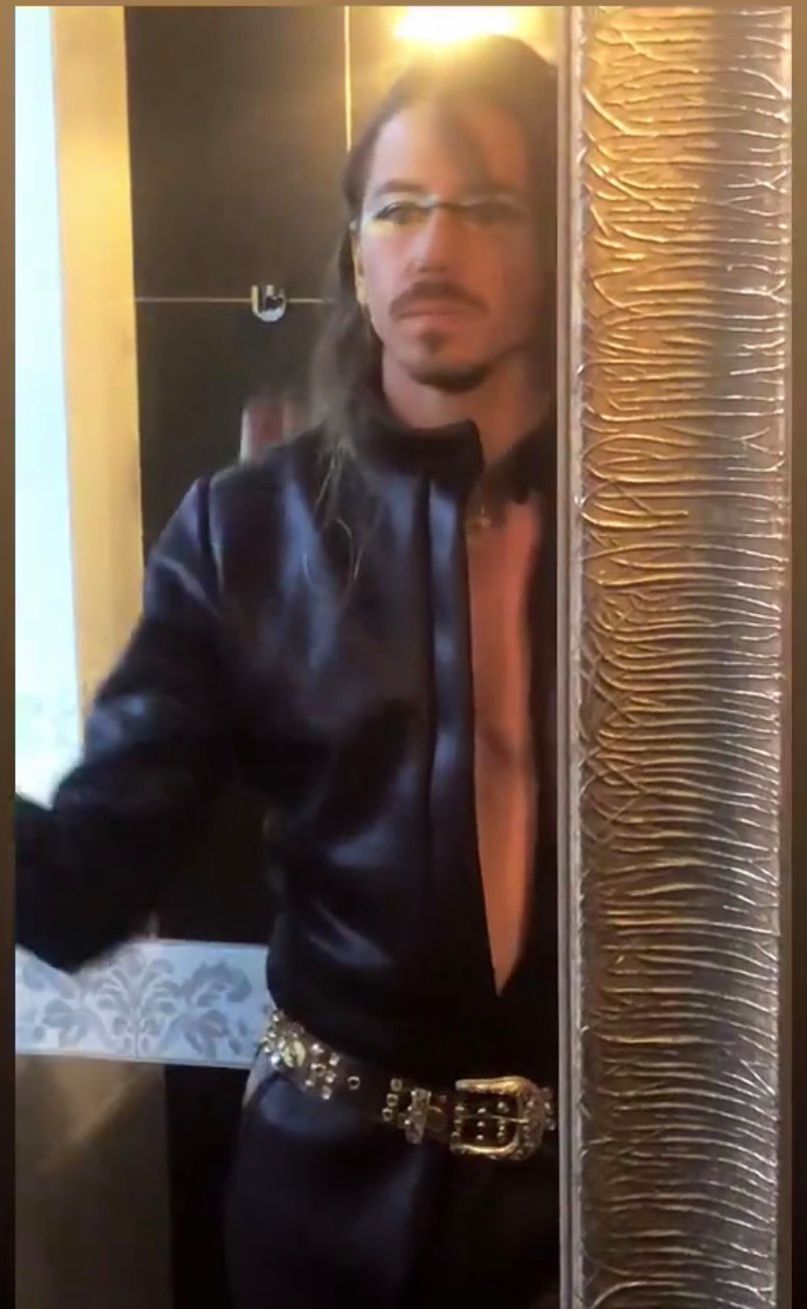 Michał Szpak w makijażu na Edytę Górniak