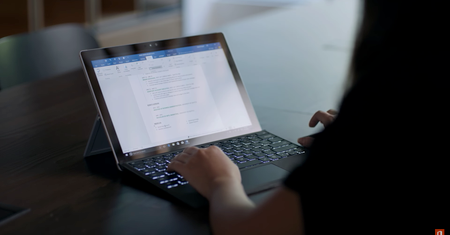 LinkedIn i Word integrują się, by pomóc w pisaniu CV