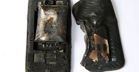 Kolejna smartfonowa eksplozja — Samsung Galaxy SIII poparzył 18-letnią Szwajcarkę