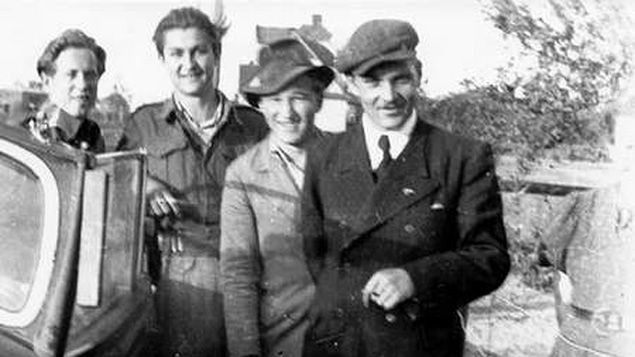 Henryk Flame (pierwszy z prawej), dowódca oddziału NSZ, w którym walczył Edward Biesok