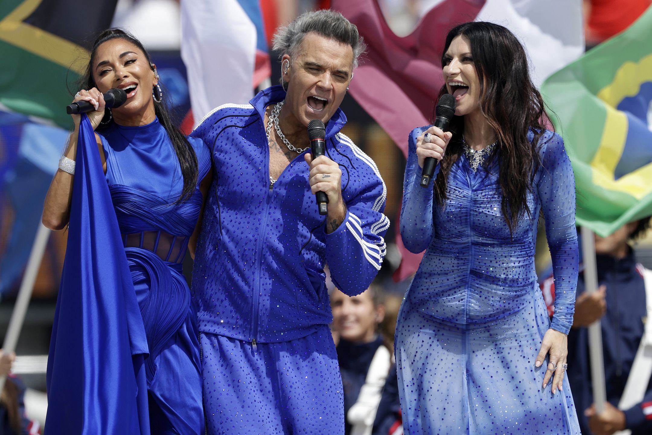 Nicole Scherzinger, Robbie Williams, Laura Pausini na finale MŚ