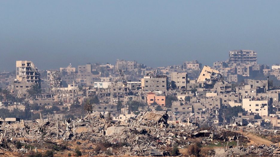 epaselect epa11020744 A view of destroyed buildings after an air strike by Israeli forces in the northern Gaza Strip, as seen from Sderot, Israel, 10 December 2023. Israeli forces resumed military strikes on Gaza after a week-long truce expired on 01 December. More than 16,200 Palestinians and at least 1,200 Israelis have been killed, according to the Gaza Government media office and the Israel Defense Forces (IDF), since Hamas militants launched an attack against Israel from the Gaza Strip on 07 October, and the Israeli operations in Gaza and the West Bank which followed it. EPA/ABIR SULTAN Dostawca: PAP/EPA.