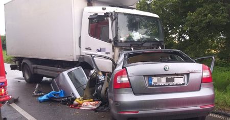 Tragiczny wypadek w Kozłowie. Dwie osoby nie żyją.
