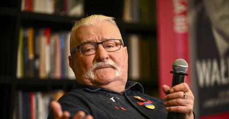 Wałęsa uderza w Dudę. "Wyłącznie robi swoje interesiki"
