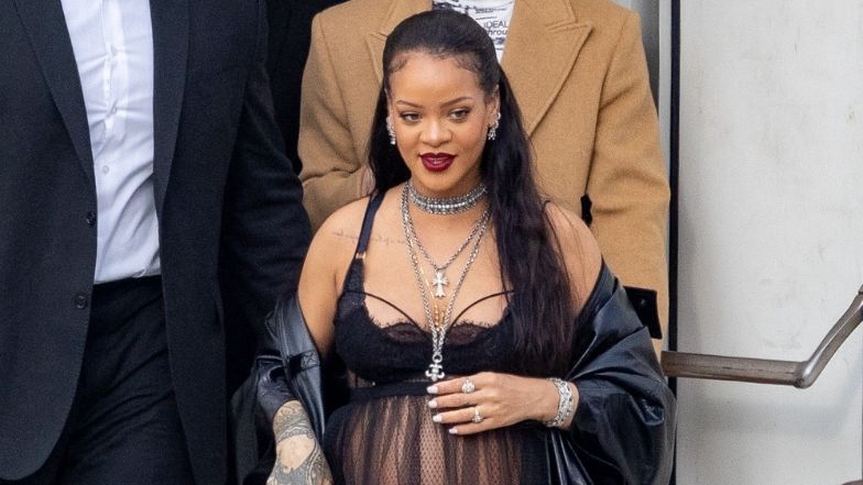 Rihanna pozuje dla "Vogue'a" i odsłania kulisy zajścia w ciążę: "Nie wiem, kiedy mam owulację. Po prostu DOBRZE SIĘ BAWILIŚMY" (ZDJĘCIA)