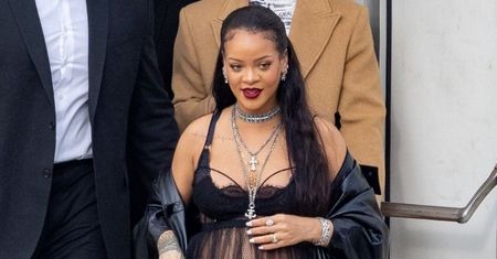 Rihanna pozuje dla "Vogue'a" i odsłania kulisy zajścia w ciążę: "Nie wiem, kiedy mam owulację. Po prostu DOBRZE SIĘ BAWILIŚMY" (ZDJĘCIA)
