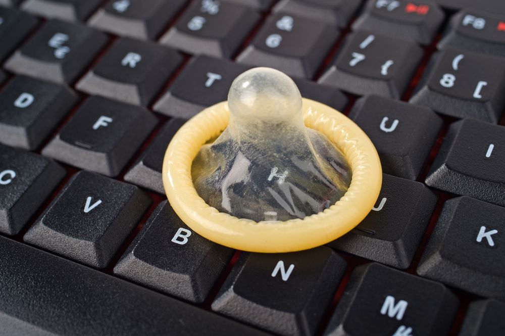 Zdjęcie prezerwatywy pochodzi z serwisu Shutterstock