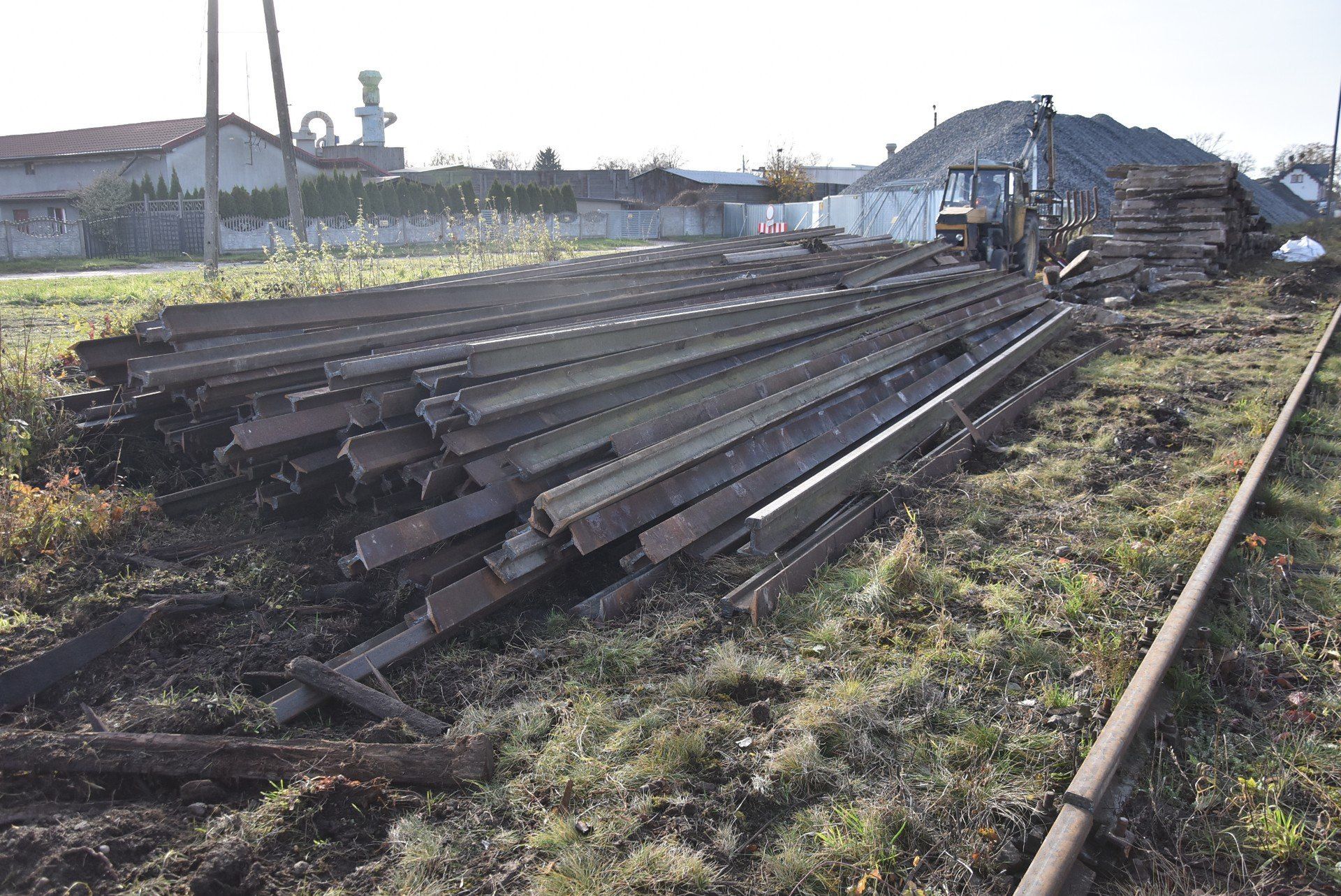 Trwa demontaż dawnego torowiska w Gołańczy