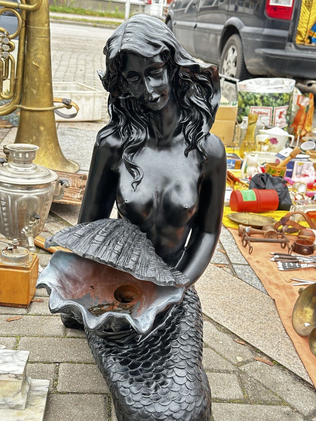 Prawdziwe perełki na Giełdzie Kolekcjonerskiej przed Wojewódzkim Domem Kultury w Kielcach.