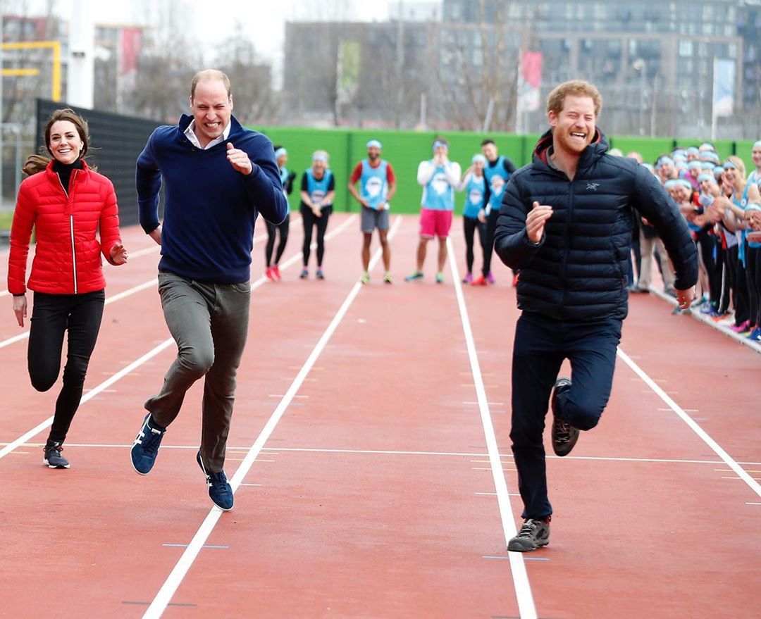 Kate i William składają życzenia Harry'emu