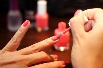 Italian manicure. Na czym polega trik, który pokochały kobiety?