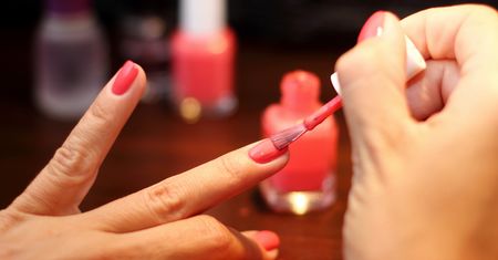 Italian manicure. Na czym polega trik, który pokochały kobiety?