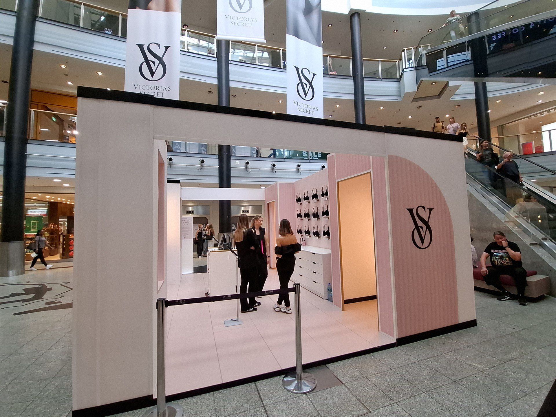 Pup-up store Victoria&#39;s Secret w Krakowie