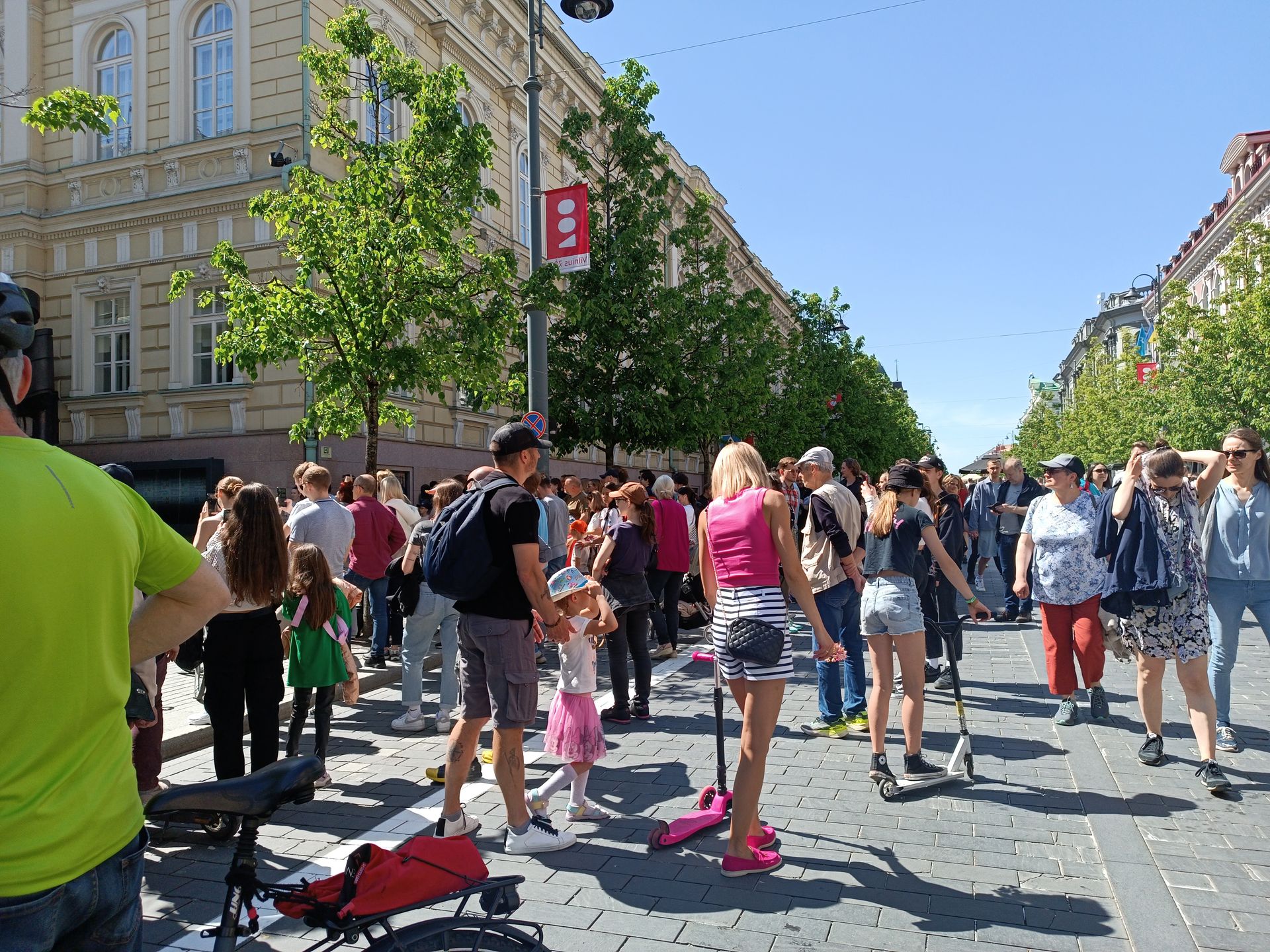 Prospektem Giedymina w Wilnie w weekend szło mnóstwo mieszkańców i turystów