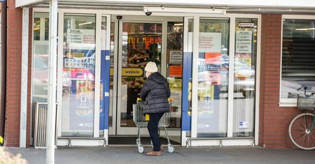Godziny dla seniorów. W jakich sklepach obowiązują?