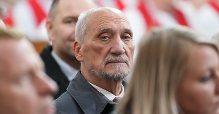 Kim są Rosjanie wokół Macierewicza. Ustalenia mediów