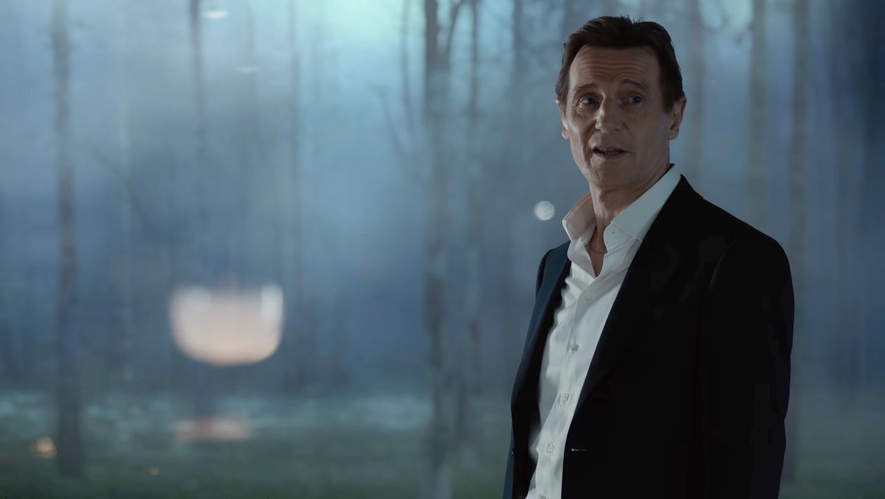 Liam Neeson w wyemitowanej podczas finału Super Bowl 2016 reklamie LG OLED SIGNATURE TV