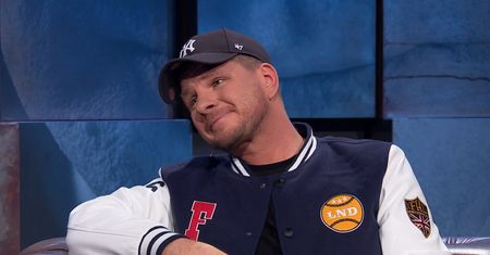 Filip Chajzer bije się w pierś. Chwilę wcześniej żartował z gejów