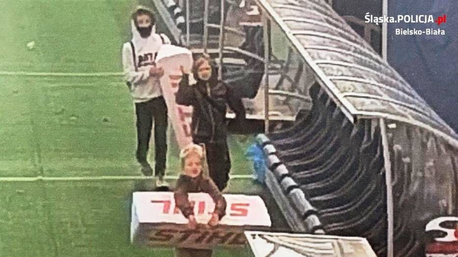 Bielsko-Biała. Policjanci ustalili tożsamość nieletnich, którzy dokonali kradzieży z terenu Stadionu Miejskiego.