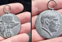 Mariupol. Rosjanie traktują monety muzealne z wizerunkiem Hitlera jako "trofea wojenne"