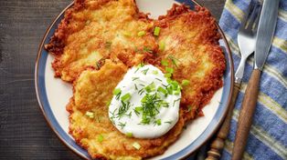 Dodaję łyżkę do placków ziemniaczanych. Wychodzą chrupkie, ale nie piją tłuszczu