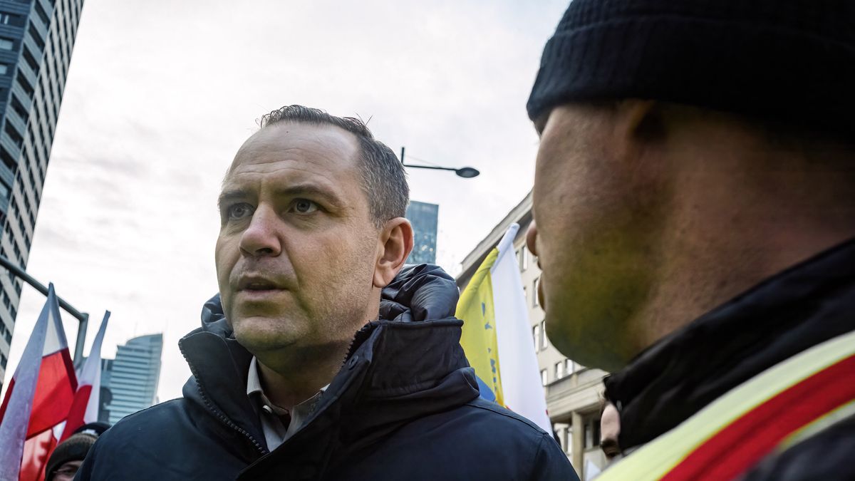 WARSAW, MAZOVIA, POLAND - 2025/01/03: The presidential candidate for the Law and Justice Party, Karol Nawrocki, talks to protesters during a demonstration. On January 3, Polish farmers and agricultural workers protested in Warsaw during the ceremonial start of Poland's EU presidency. As Ursula von der Leyen attended the Opening Gala at the National Theatre, protestors marched from the European Commission building to the theatre, voicing demands to halt food imports from Mercosur and Ukraine, oppose the Green Deal, protect Polish forests, and safeguard the economy. Presidential candidate Karol Nawrocki of the Law and Justice Party was among the notable speakers. (Photo by Neil Milton/SOPA Images/LightRocket via Getty Images)