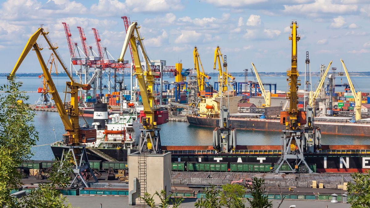 Port w Odessie jest jednym z tych, z których wkrótce w świat ma popłynąć ukraińskie zboże