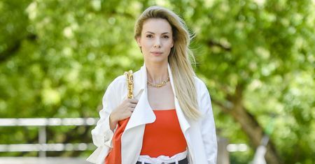 Izabela Janachowska wypoczywa nad morzem. Założyła prześwitujące wdzianko