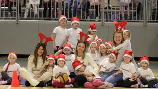 Koszalin: Przedszkolaki spotkały się ze Świętym Mikołajem. 1300 dzieci w Hali Widowiskowo Sportowej