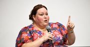 "Zanim stałam się sławna, ludzie nie chcieli siedzieć koło mnie w samolocie". Od lat zmaga się z otyłością
