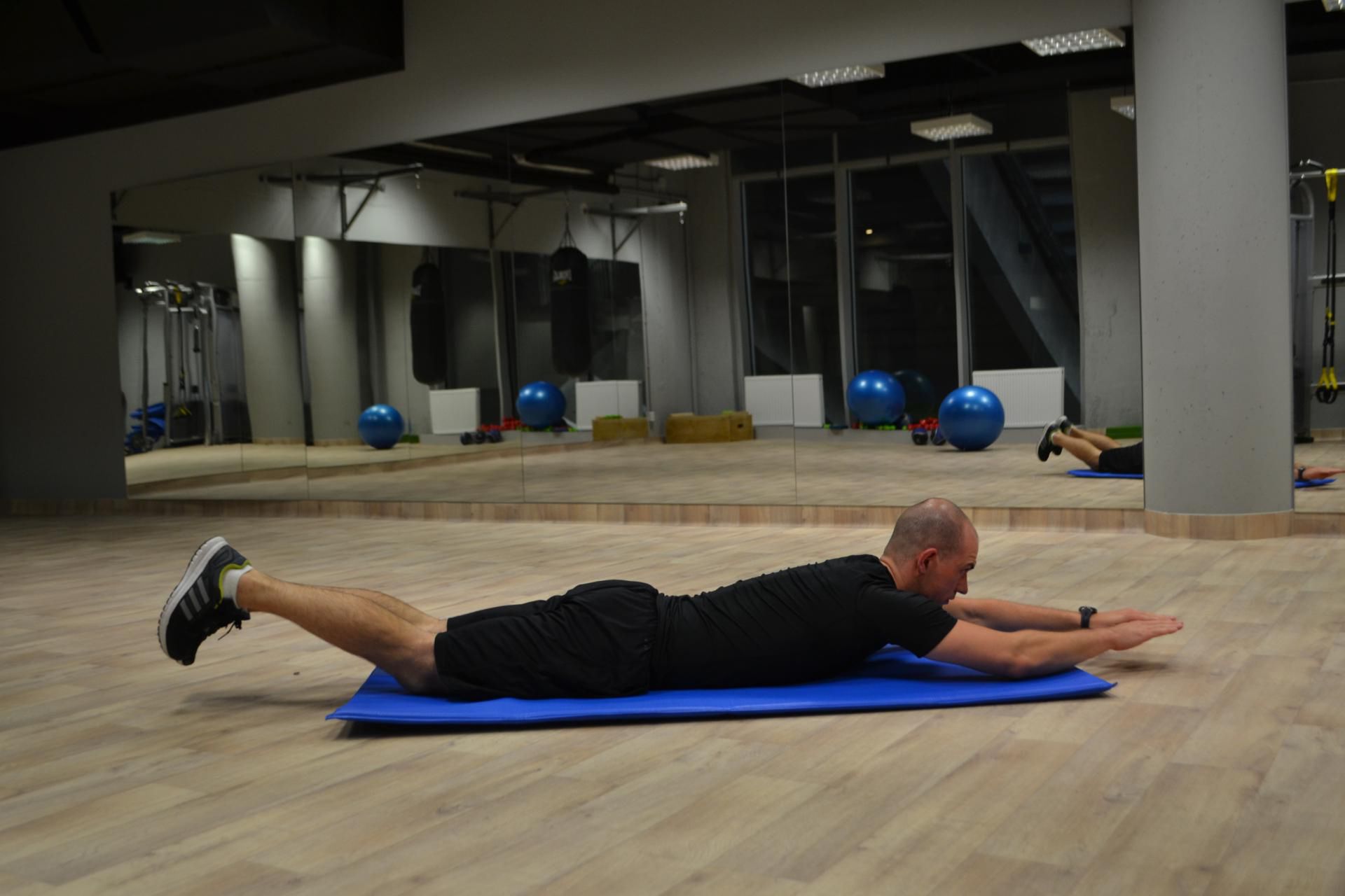 Prostowanie grzbietu w leżeniu tyłem – część druga. Autor: Grzegorz Wichrzycki