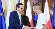 Miliony "od Morawieckiego" dla piłkarzy. Burza po tekście WP. "To strzał w stopę"