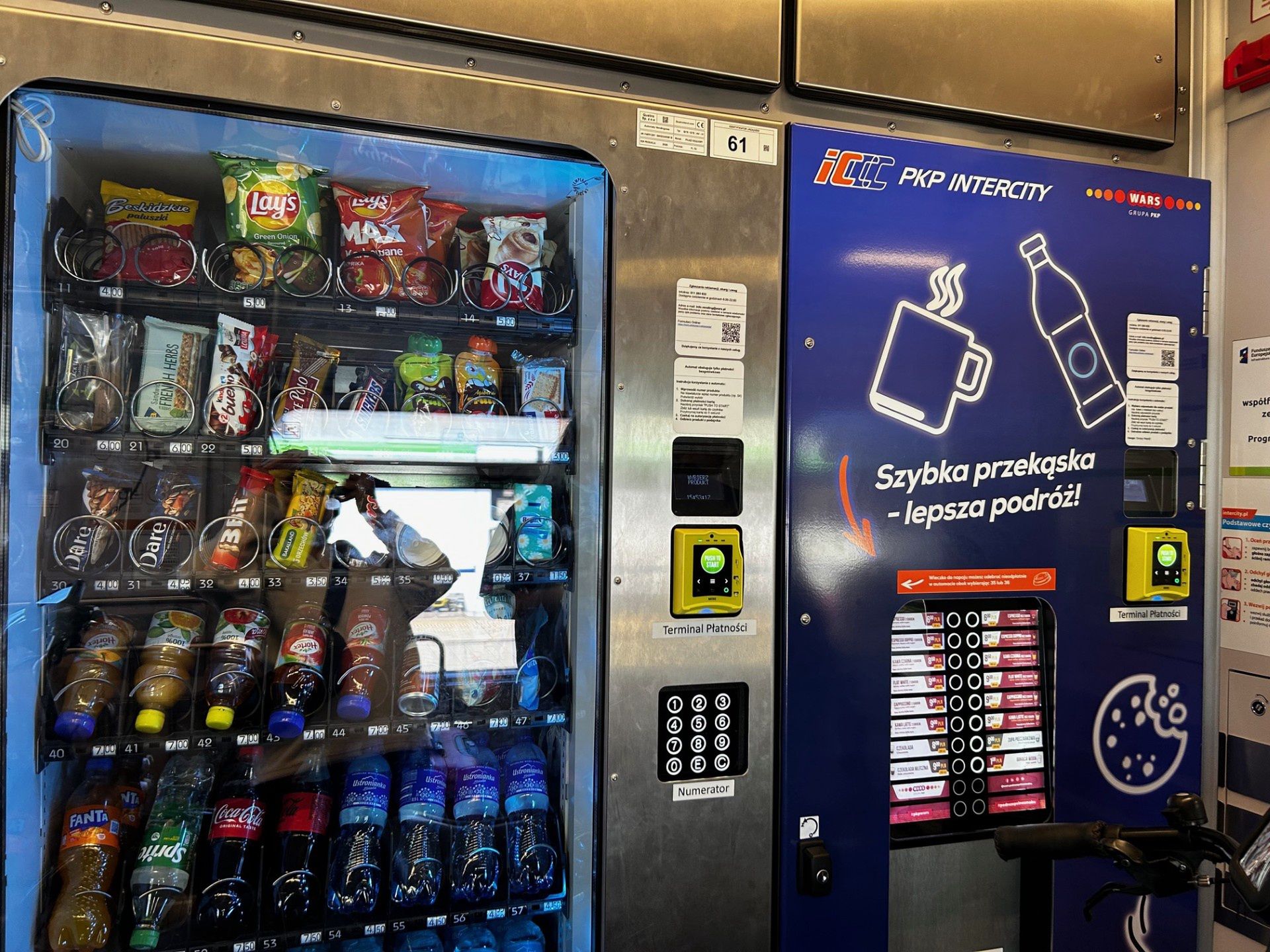 Automaty znajdują się m.in. w pociągu Rybak