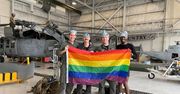 Pierwsza w pełni homoseksualna załoga amerykańskiego śmigłowca. Żołnierze pokazali poczucie humoru i dumę