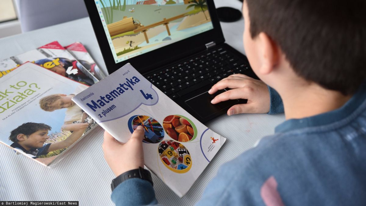 Stock Bart?omiej Magierowski
Fot. Bartlomiej Magierowski/East News. Wroclaw 31.01.2023. Nowy projekt rzadu - laptop dla uczniow klas 4. Zdjecie ilustracyjne. N/z: uczen czwartej klasy i zadania matematyczne na laptopie.
Bartlomiej Magierowski