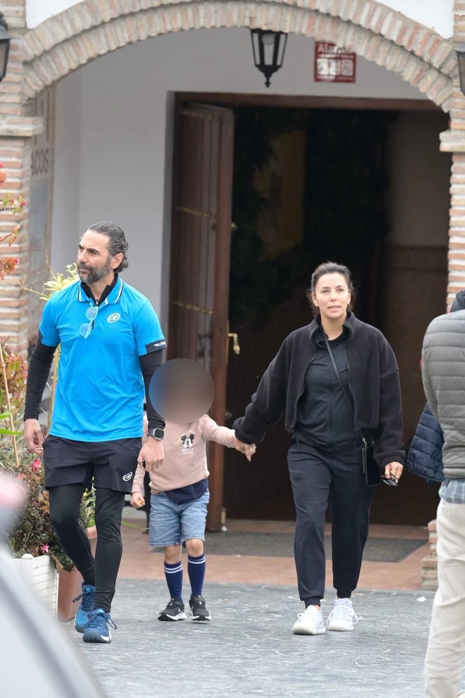 Eva Longoria z mężem i synem idzie do andaluzyjskiej restauracji