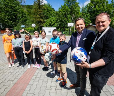 Śląskie. Ksiądz w Szczyrku wymyślił swoje Euro. Rozda piłki podczas nabożeństw