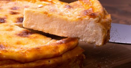 Łączę twaróg z jogurtem i zapiekam. To ciasto wychodzi za każdym razem