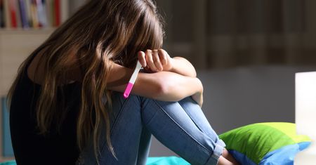Miała 18 lat, gdy zaszła w ciążę. "Byłaś na tyle głupia, to masz"