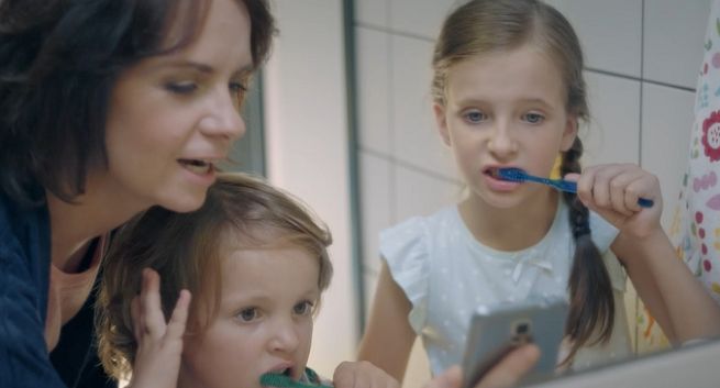 Kampania „Małe zęby, wielka moc” zachęca do dbania o zęby dzieci