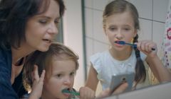 Kampania „Małe zęby, wielka moc” zachęca do dbania o zęby dzieci