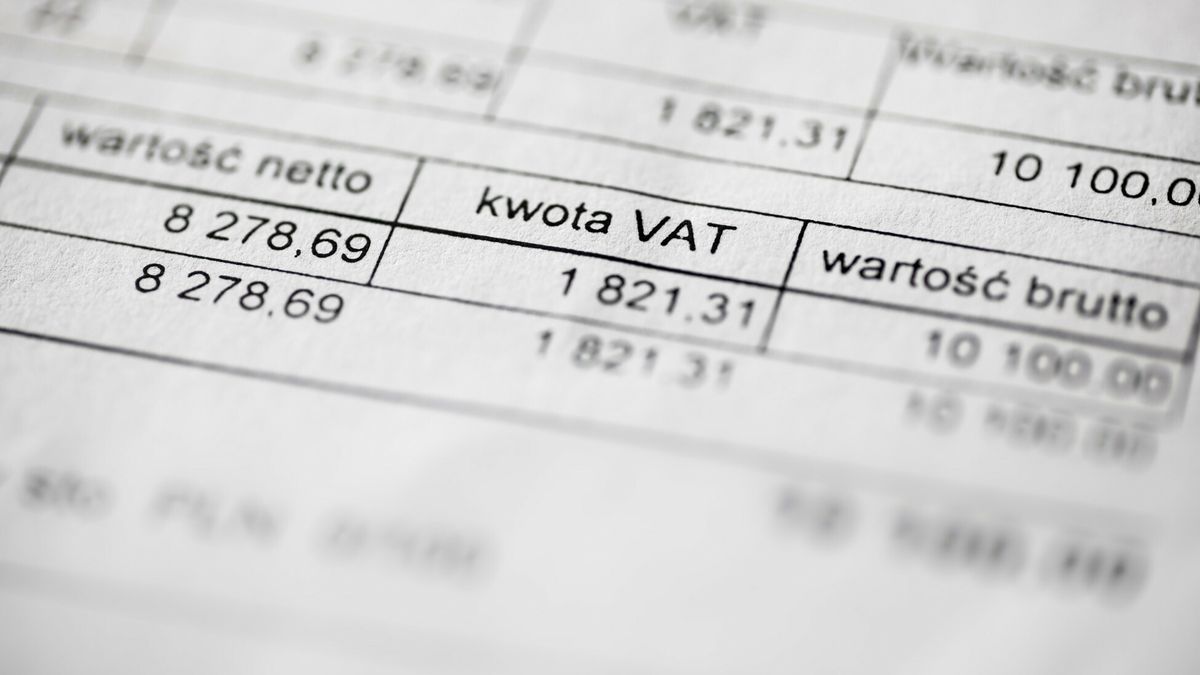 Stock Arkadiusz Zi�?ekfot: Arkadiusz Ziolek/ East News. 17.04.2020.  n/z Faktura VAT.ARKADIUSZ ZIOLEK