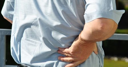 Biodro trzaskające – przyczyny, objawy, ćwiczenia, diagnostyka i leczenie