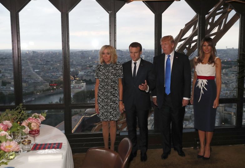 Emmanuel Macron z żoną Brigitte i Donald Trump z Melanią