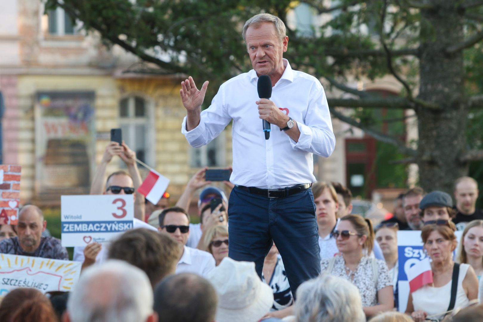 Tusk ufunduje Kaczyńskiemu emeryturę? Prezes PiS zyska na propozycji KO