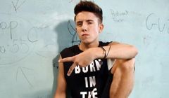 Konkurs dla uczniów z udziałem Dawida Kwiatkowskiego promuje serial „Szkoła”