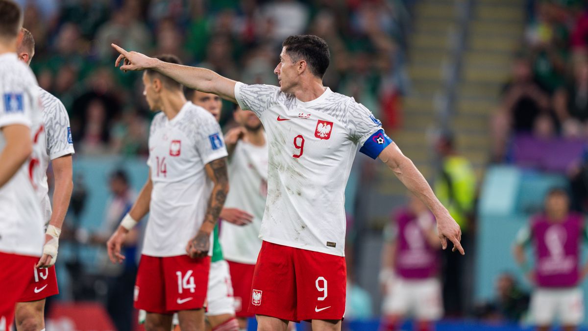DOHA, QATAR - NOVEMBER 22:  Poland forward Robert Lewandowski during the 2022 FIFA World Cup group C match between Mexico and Argentina on November 22, 2022, at Stadium 974 in Doha, Qatar. (Photo by Richard Gordon/Icon Sportswire via Getty Images)