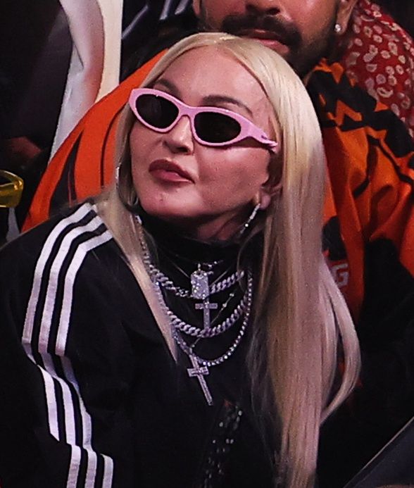 Madonna z synem na bokserskiej walce
