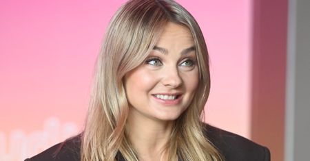 Małgorzata Socha pochwaliła się casualową stylizacją z Paryża. Na ramieniu torebka warta majątek