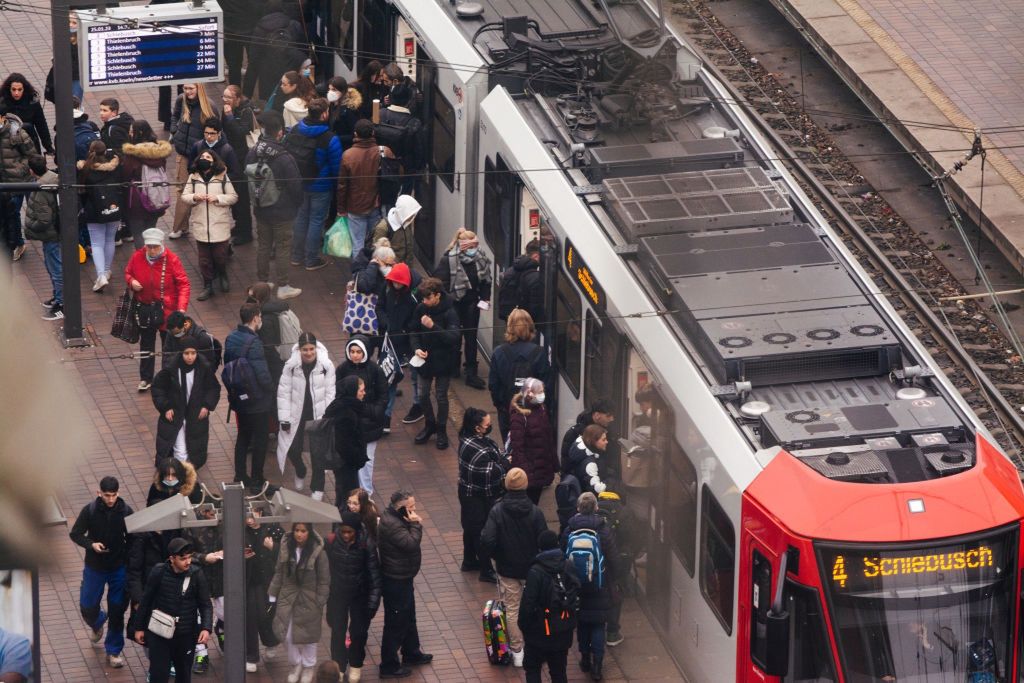 Niemcy chcą powtórzyć sukces. Jeden bilet ma im pomóc w walce z inflacją